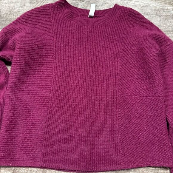 Athleta Cashmere & Wool Crewneck Sweater Size Small - Picture 2 of 7
